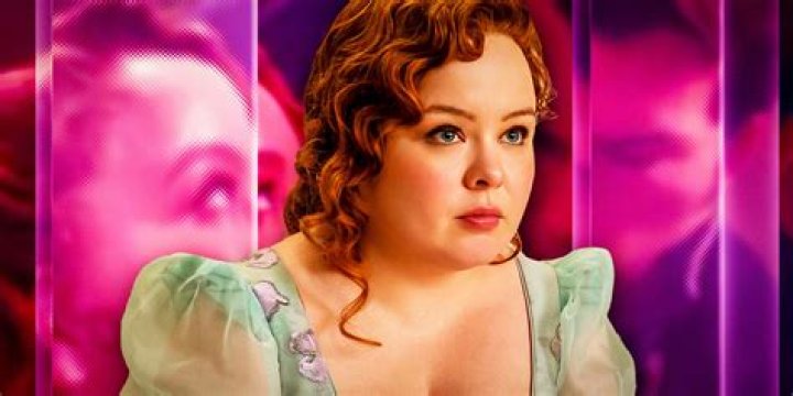 Sizzling Mirror Scene Sparks Romance In "Bridgerton"