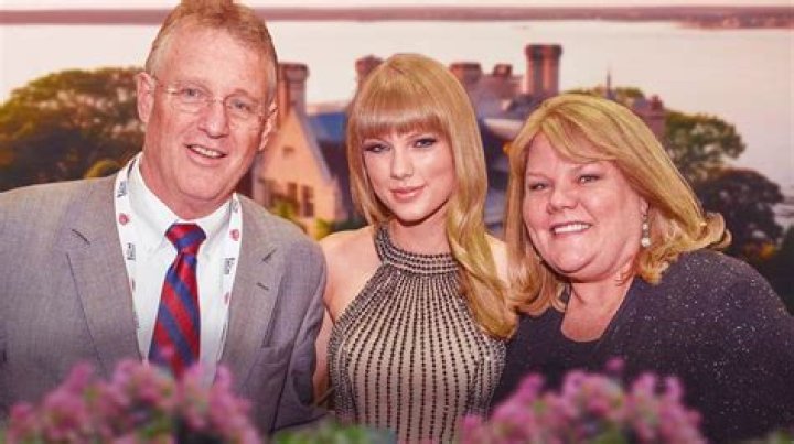 Taylor Swift's Parents Reunited? Rumors Surface Of Reconciliation