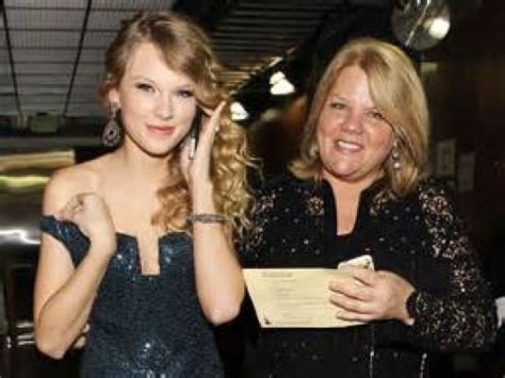 Taylor Swift's Reunited Parents: A Family Affair