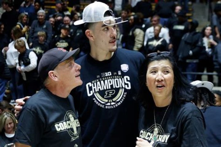 The Towering Legacy: Zach Edey's Father - A Height Perspective